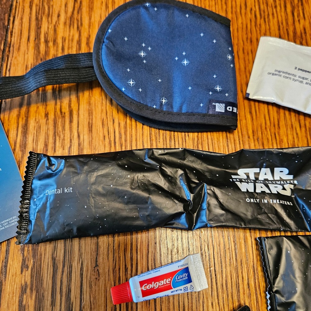 United Airlines Star Wars The Rise of Skywalker Away Amenity Kit Travel Set - Picture 7 of 9